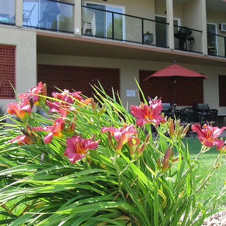 Desert Surfside Waterfront Accommodations Osoyoos Exteriér fotografie